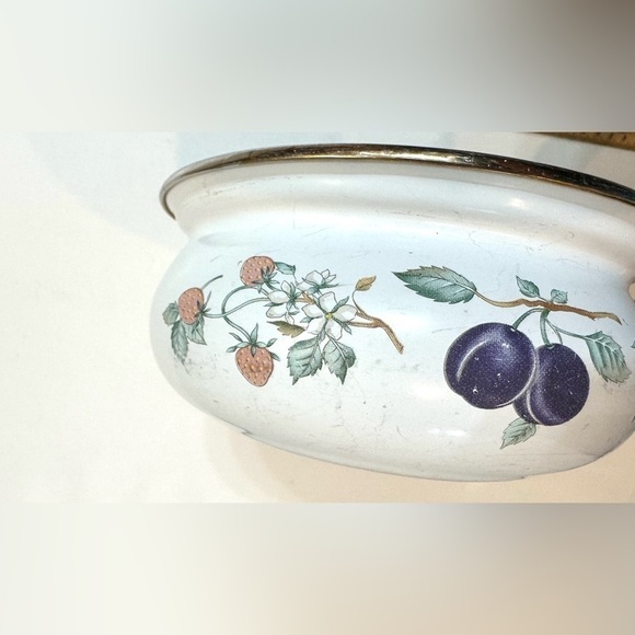 Tabletops Unlimited 1 Qt Enamelware Sauce Pan with Lid VTG. - Picture 3 of 8